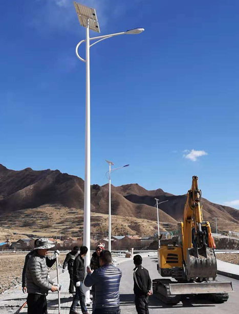 甘南碌曲10米麦盖提太阳能路灯项目