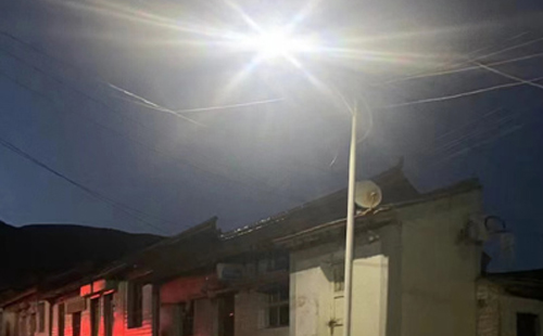 农村院子里最适合的麦盖提太阳能路灯亮度与安装要点