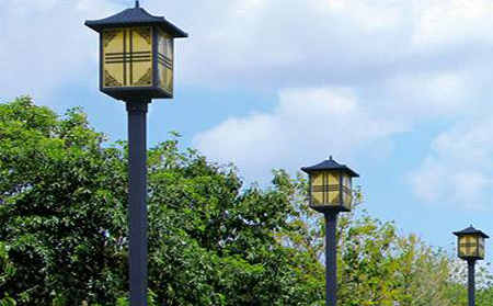 太阳能麦盖提庭院灯怎么选亮度与续航更耐用